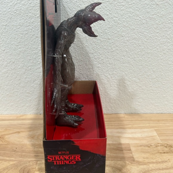 STRANGER THINGS UPSIDE DOWN GLOW DEMOGORGON 7”ACTION FIGURE VINYL NETFLIX TOY - Picture 4 of 7